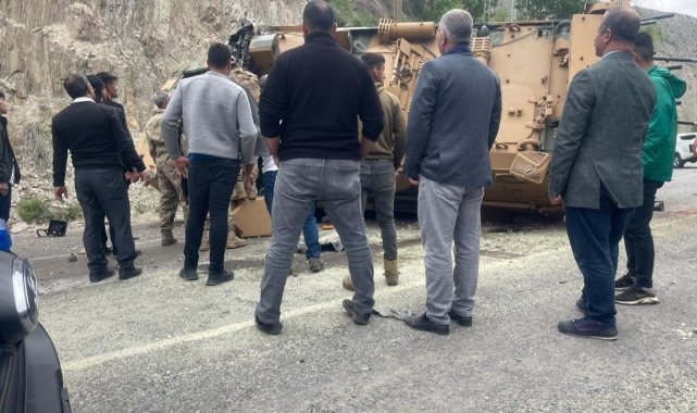 Hakkari’de askeri araç devrildi