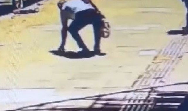 Kadının düşürdüğü cüzdanı başka biri aldı