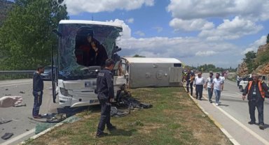 Konya'da feci kaza: Yolcu otobüsü ile temizlik aracı çarpıştı