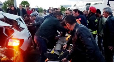 Konya'da iki otomobil çarpıştı: Çok sayıda yaralı var