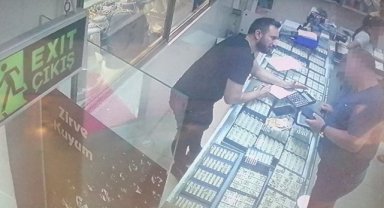 Kuyumcu ile turist arasında altın krizi!