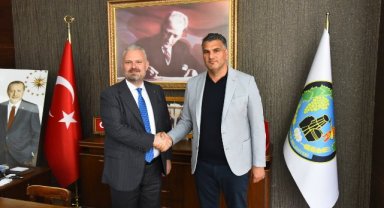 Menemen Belediyesi harekete geçti: Tarihi çarşıya ipeksi dokunuş