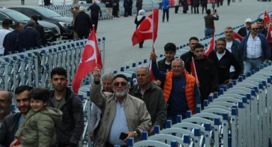 Milli Gurur'a İzmir'de ilk iki günde 20 bini aşkın ziyaretçi