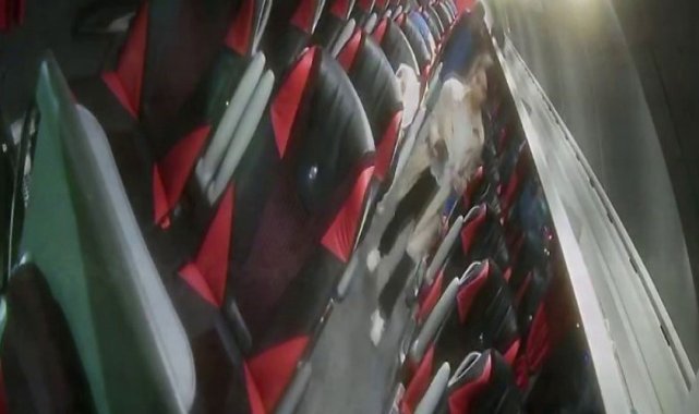 Otobüste genç kadının tabletini çalıp yanından böyle geçti