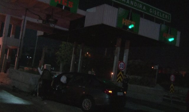 Samandıra gişelerde araç bariyere çarptı