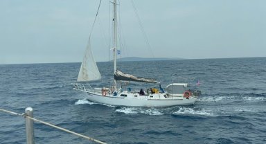 Yelkenli teknede 71 düzensiz göçmen yakalandı