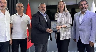 AK Parti İzmir Milletvekili Çankırı İzmir Büyükşehir Belediyesi'ne yüklendi