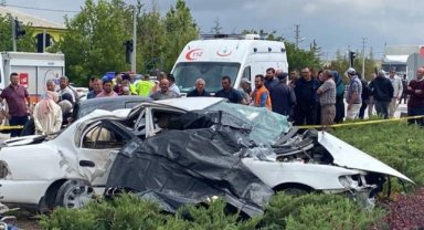 Aksaray'da 2 otomobil çarpıştı: Çok sayıda ölü ve yaralı var