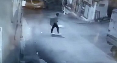 Aktörlere taş çıkartan hırsız, dost gibi görünüp zincir marketi soydu