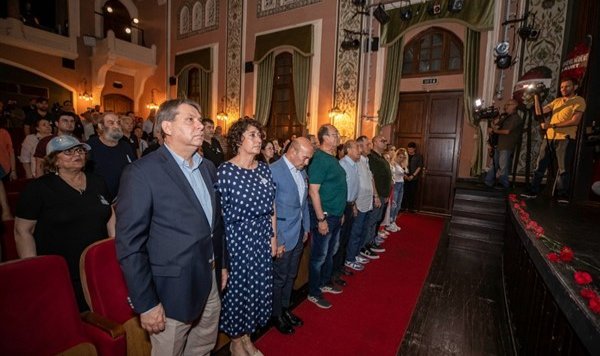 Başkan Soyer’den ünlü sanatçıya veda: Türkiye’nin sevinç kaynağıydı
