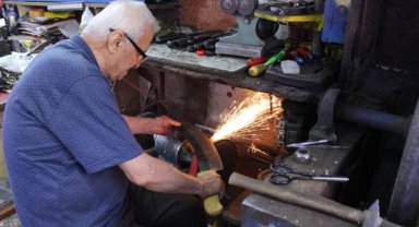 Bıçakçılarda bayram mesaisi: Okunacak dua, bıçağa işlendi