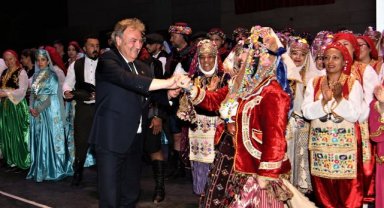 Bornova’da Balkan dansları rüzgarı esti