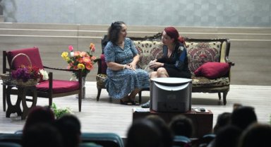 Bornova’da sahne kadınların:  “Lütfen Kızımla Evlenir misin?”