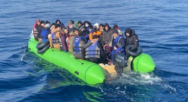 Çanakkale açıklarında 953 kaçak göçmen yakaladı