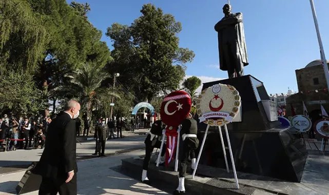 Cumhurbaşkanı Erdoğan, Lefkoşa'da Atatürk Anıtı'na çelenk bıraktı