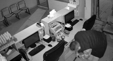 Damlayan kanını delil olmasın diye sildi