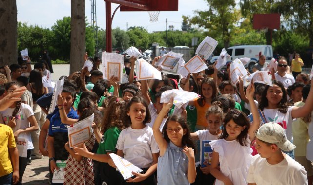 Depremin vurduğu Hatay'da karne mutluluğu