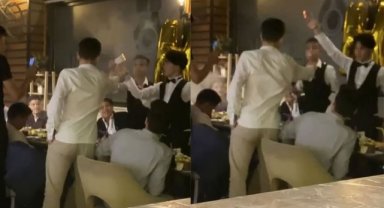 Doğum günü partisinde skandal: 100 lira yaktılar