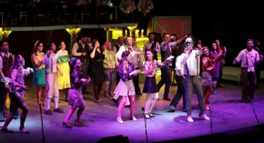 'Güzel Günler İçin' müzikali Aliağalı tiyatroseverleri mest etti.