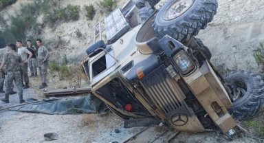 Hatay'da askeri araç devrildi
