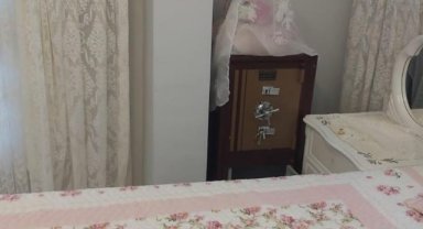 Hırsızlar çelik kasayı elleriyle koymuş gibi buldular