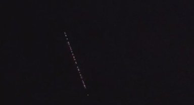 İzmir’de gökyüzünde görülen cisimler merak uyandırdı