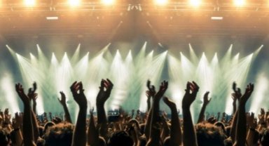 İzmir'de müzik yasağı saatinde düzenleme