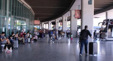 İzmir'de otobüs biletleri tükeniyor