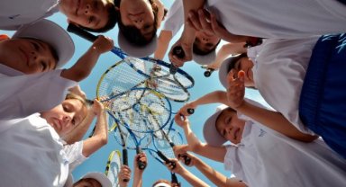 İzmirli çocuklar Yaz Spor Okulları’na koşuyor