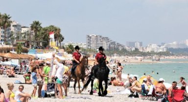 Konyaaltı sahilinin güvenliği Börü ve Winner'e emanet