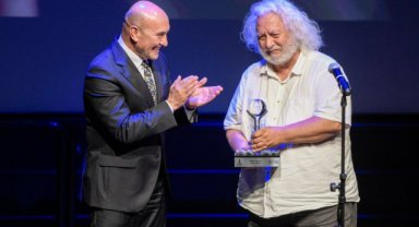 Kristal Flamingo’lar sahiplerini buldu: Yaşamın renklerini, sesini, nefesini İzmir’e taşıdık