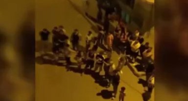 Mahalleli ile kavga eden genç, ortalığı birbirine kattı