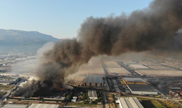Manisa'daki fabrika yangını 16 saattir devam ediyor