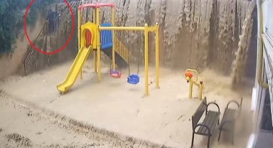 Samsun'da sel sularından kaçma anı