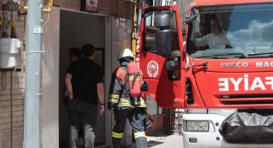 Şarjdaki telefon patladı, yangın çıktı