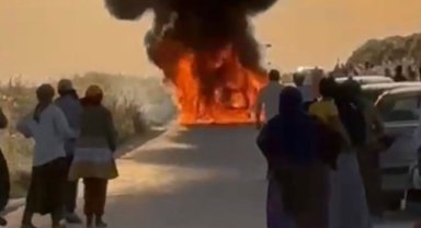 Seyir halindeki otomobil alev topuna döndü