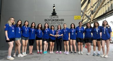 Su altında çifte kupa