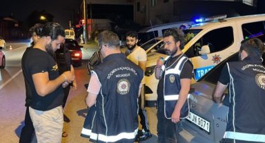 Trafik ekiplerinin dikkatinden kaçmadı, 5 kaçak göçmen yakalandı