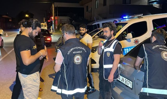Trafik ekiplerinin dikkatinden kaçmadı, 5 kaçak göçmen yakalandı