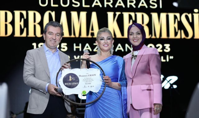 Bergama Kermes Festivali Finaline Muazzez Ersoy Damgası