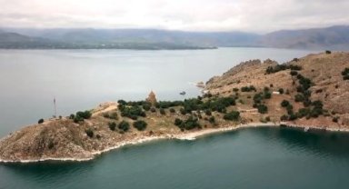 Van Gölü kirlilikten arındırılıyor