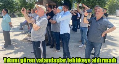 Yıkımı gören vatandaşlar tehlikeye aldırmadı