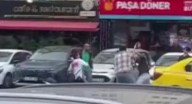 Yol verme tartışması tekme tokat kavgaya dönüştü