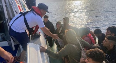 Yunanlıların geri ittiği 37 düzensiz göçmen kurtarıldı