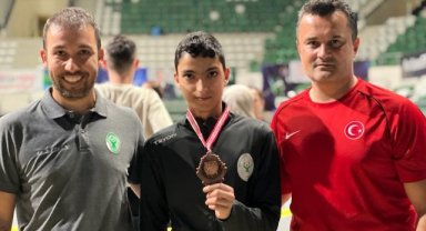 Alkışlar Efe Hakan’a: Bornovalı tekvandocu başarıya doymuyor