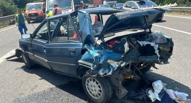 Anadolu Otoyolu'nda iki otomobil çarpıştı: 5'i çocuk 8 yaralı