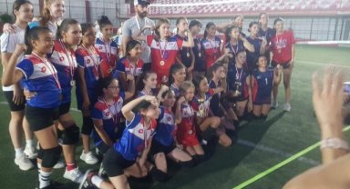 Bayraklı’da voleybol şenliği: Sandal, desteklerimiz sürecek