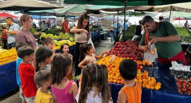 Bayraklı’nın öğrencilerine sokakta eğitim: Çocuklarımız için yerinde eğitim