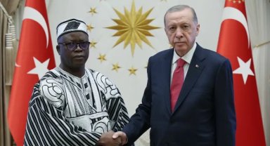 Burkina Faso büyükelçisi Cumhurbaşkanı Erdoğan’a güven mektubunu sundu