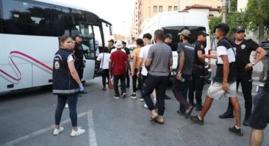 Düzensiz göçmen operasyonu: 200 düzensiz göçmen yakalandı